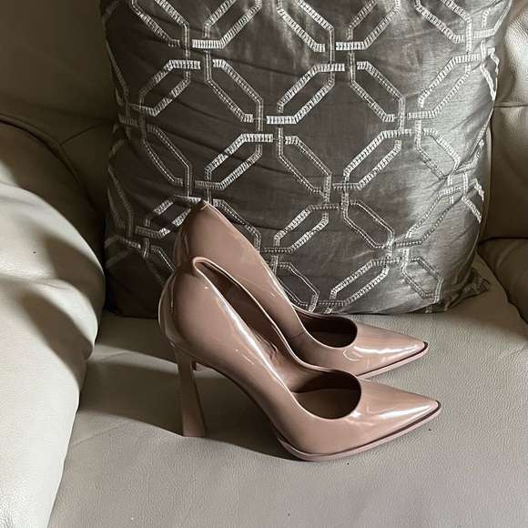 Chic Blush Patent Leather Heels - Picture 1 of 5